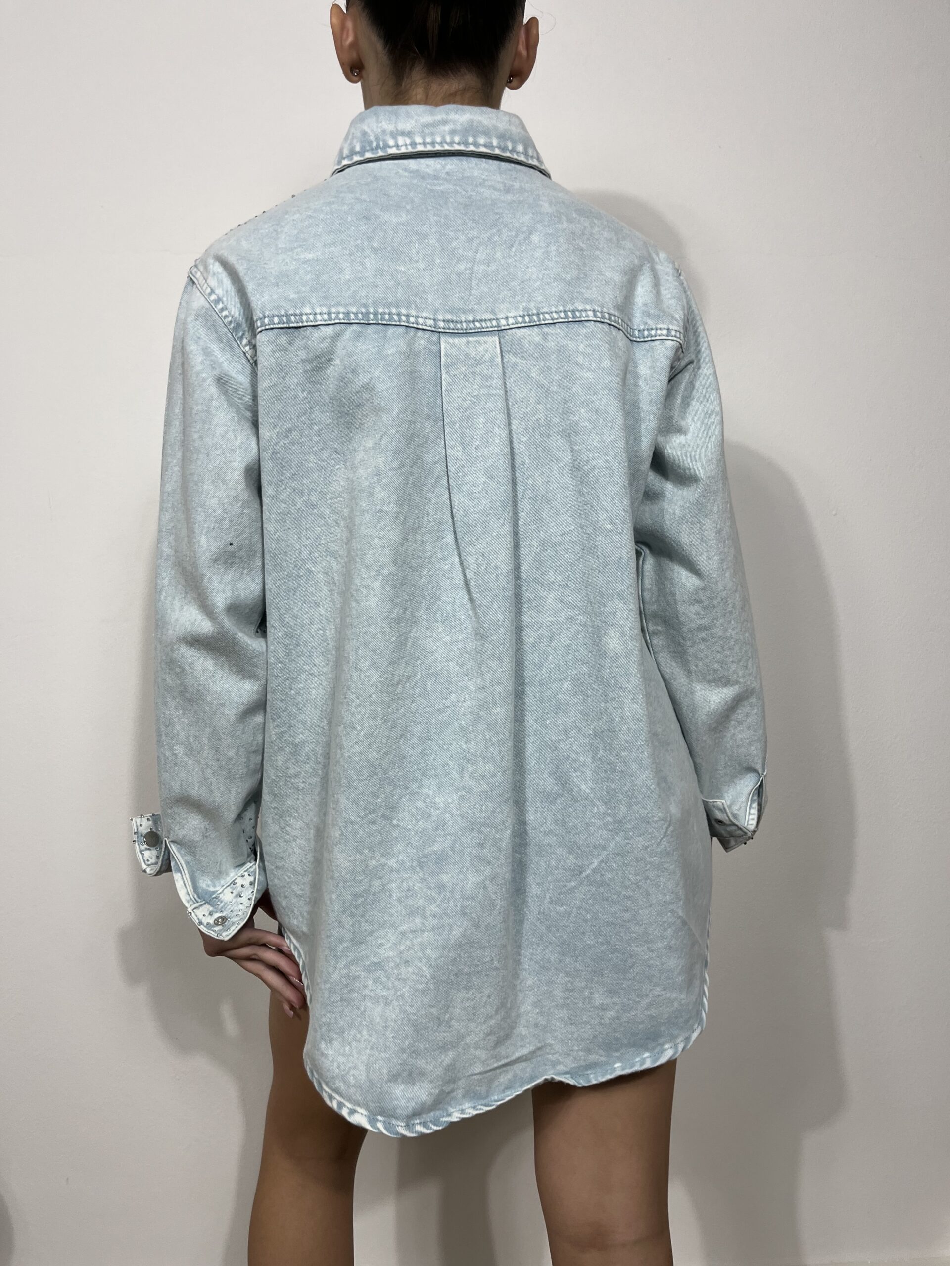 camicia jeans azzurra con brillantini camicia jeans azzurra con brillantini