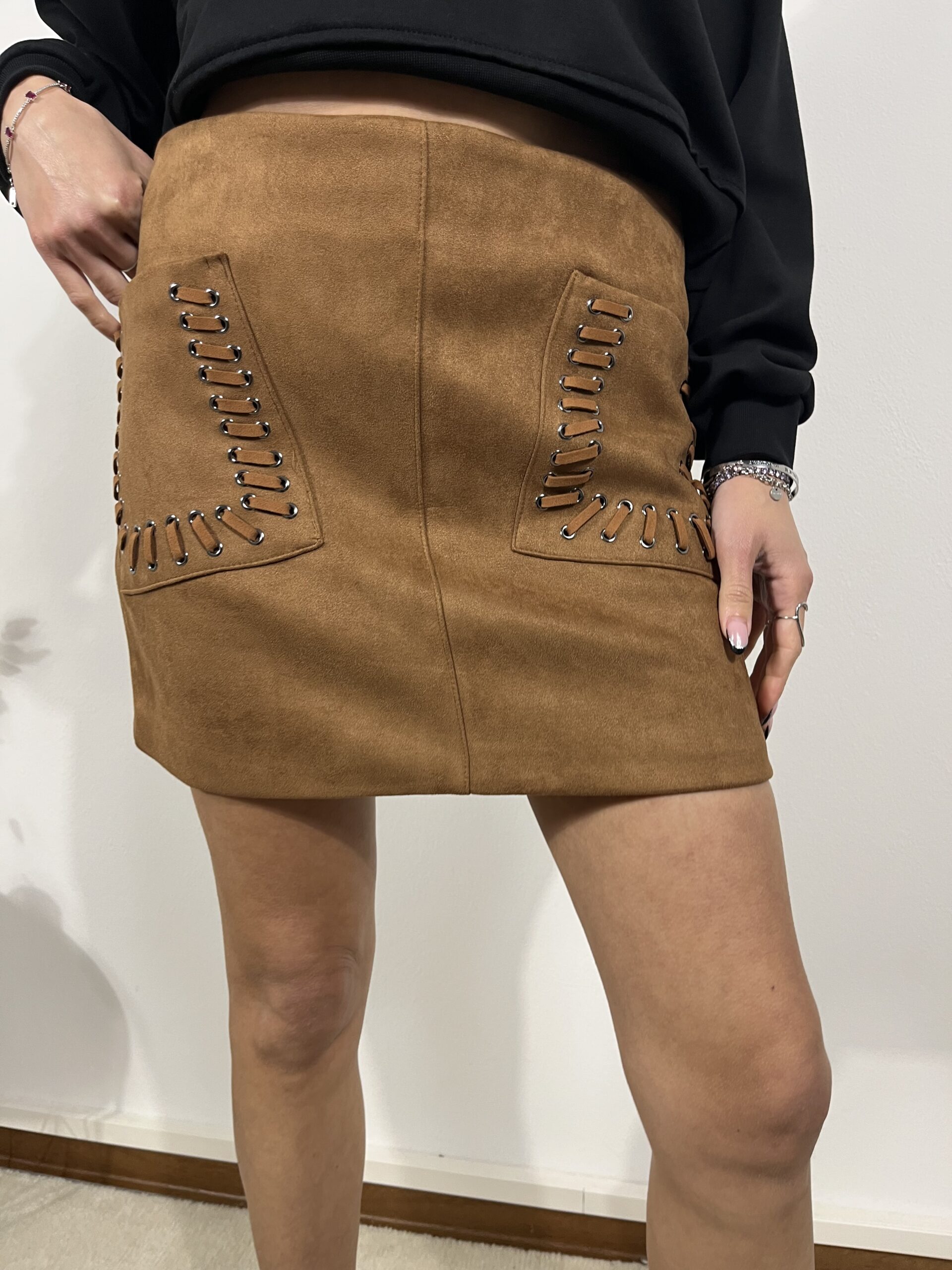 gonna in suede con tasche gonna in suede con tasche
