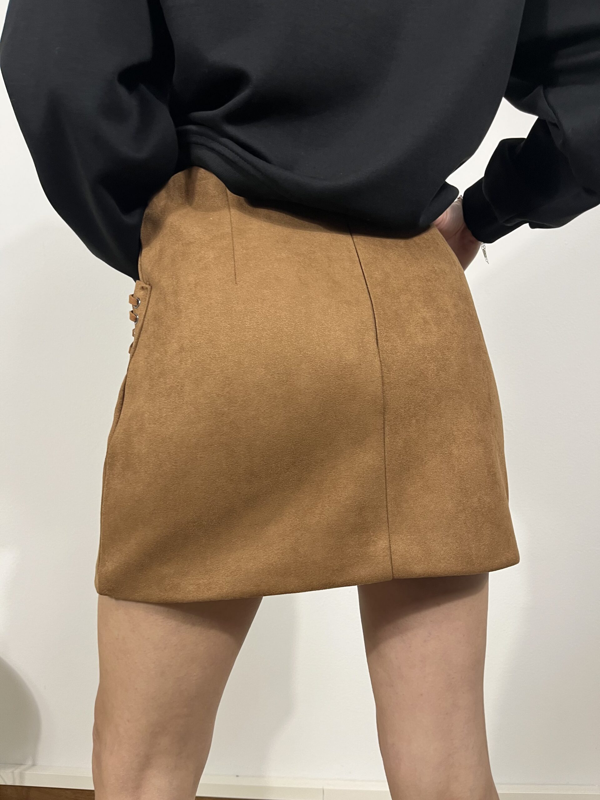 gonna in suede con tasche gonna in suede con tasche