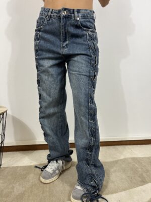 jeans con lacci laterali