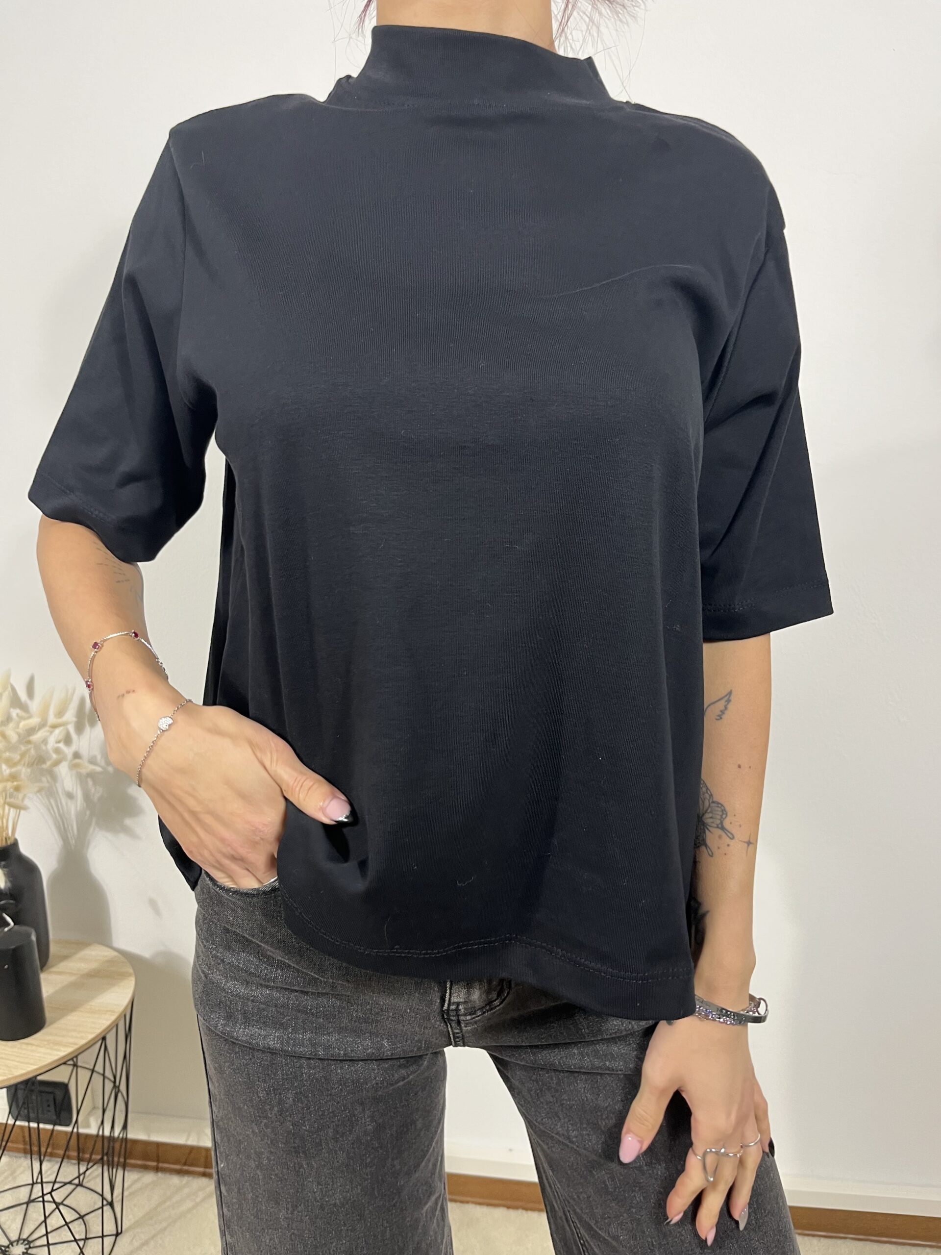 t shirt colletto nera t shirt colletto nera