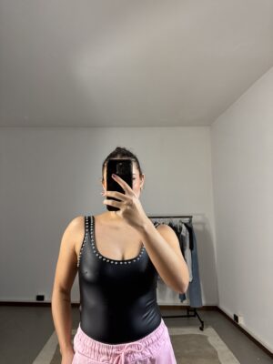 Body pelle borchie